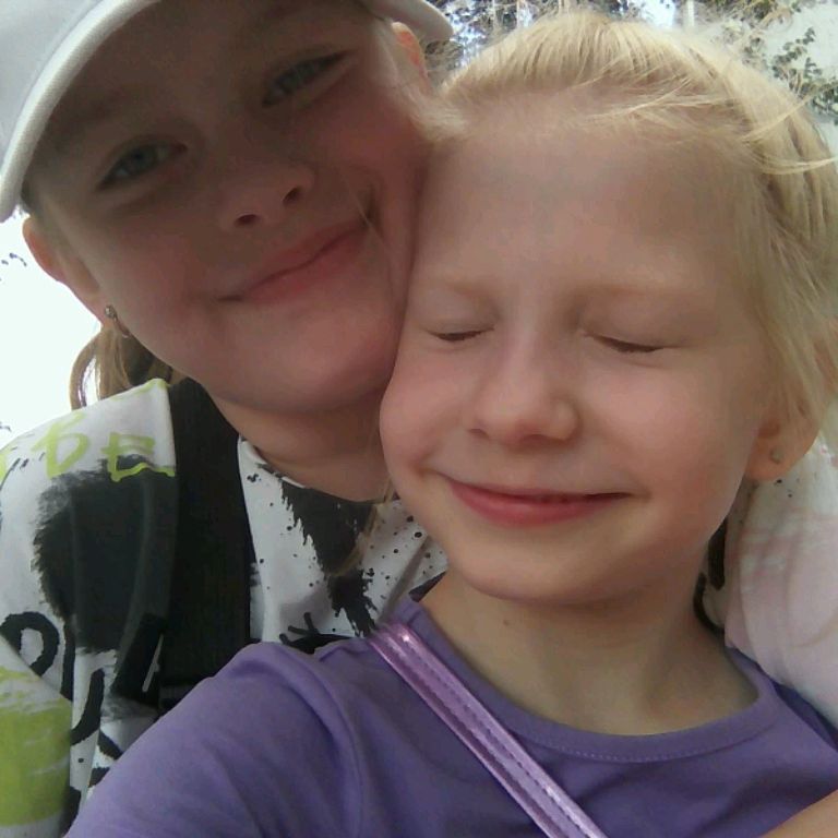 Иконка канала Olya And Kira