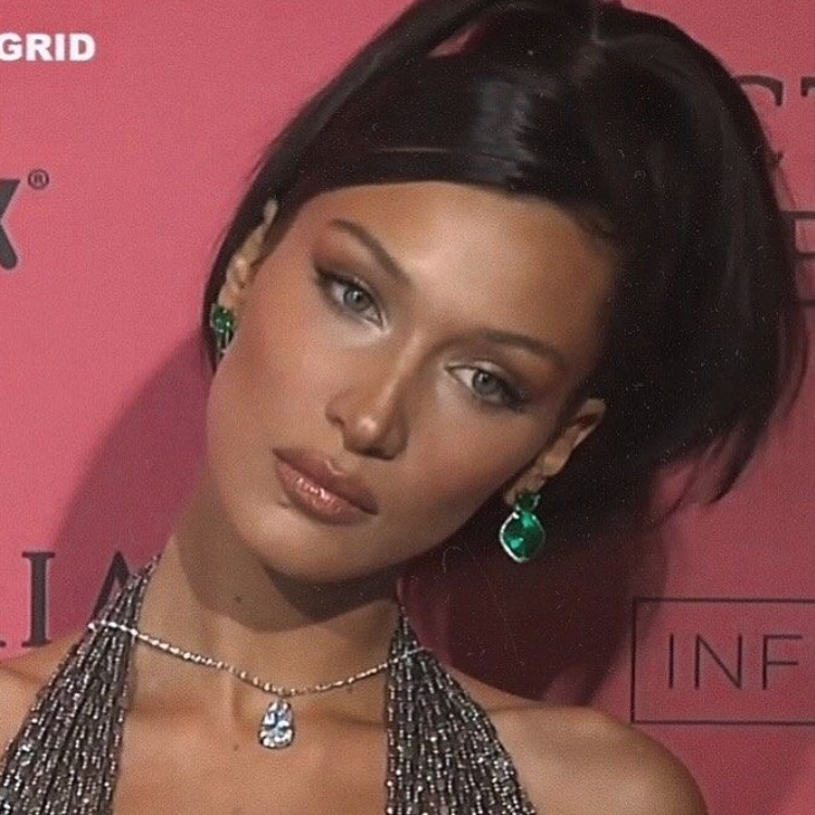 Иконка канала YOUR WORLD