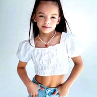 Иконка канала Алиса и много разных видео.