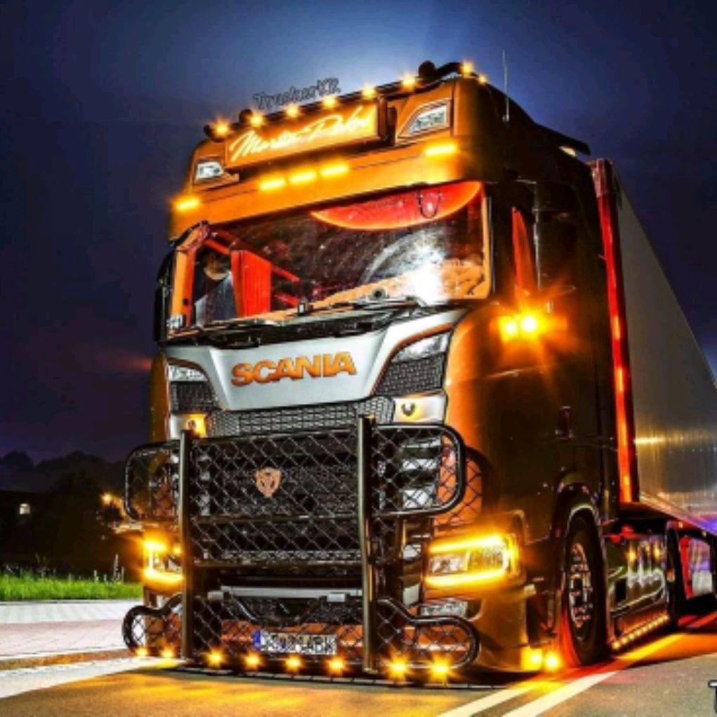 Иконка канала 🚛КАРТОННЫЙ ДАЛЬНОБОЙЩИК🚛