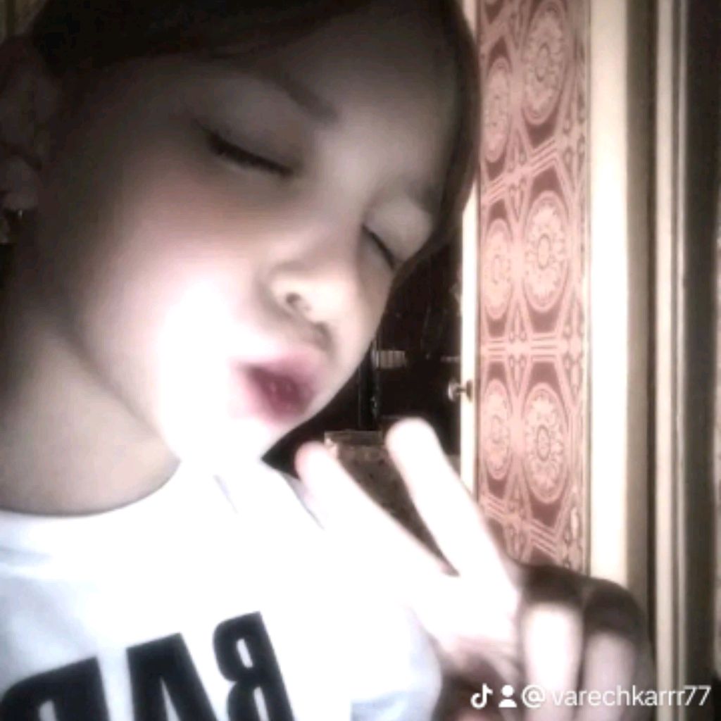 Иконка канала 💟VARYA^^KITTY💜