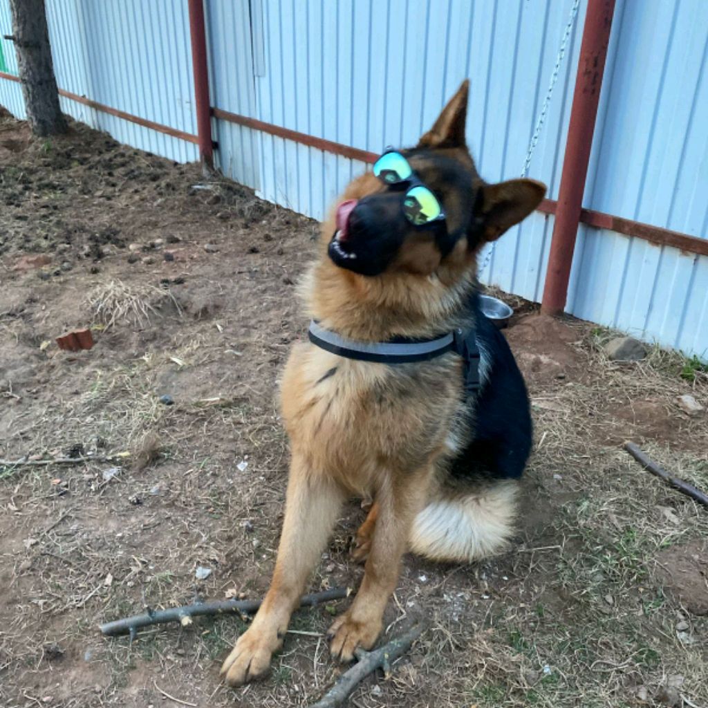 Иконка канала УрокиМэн