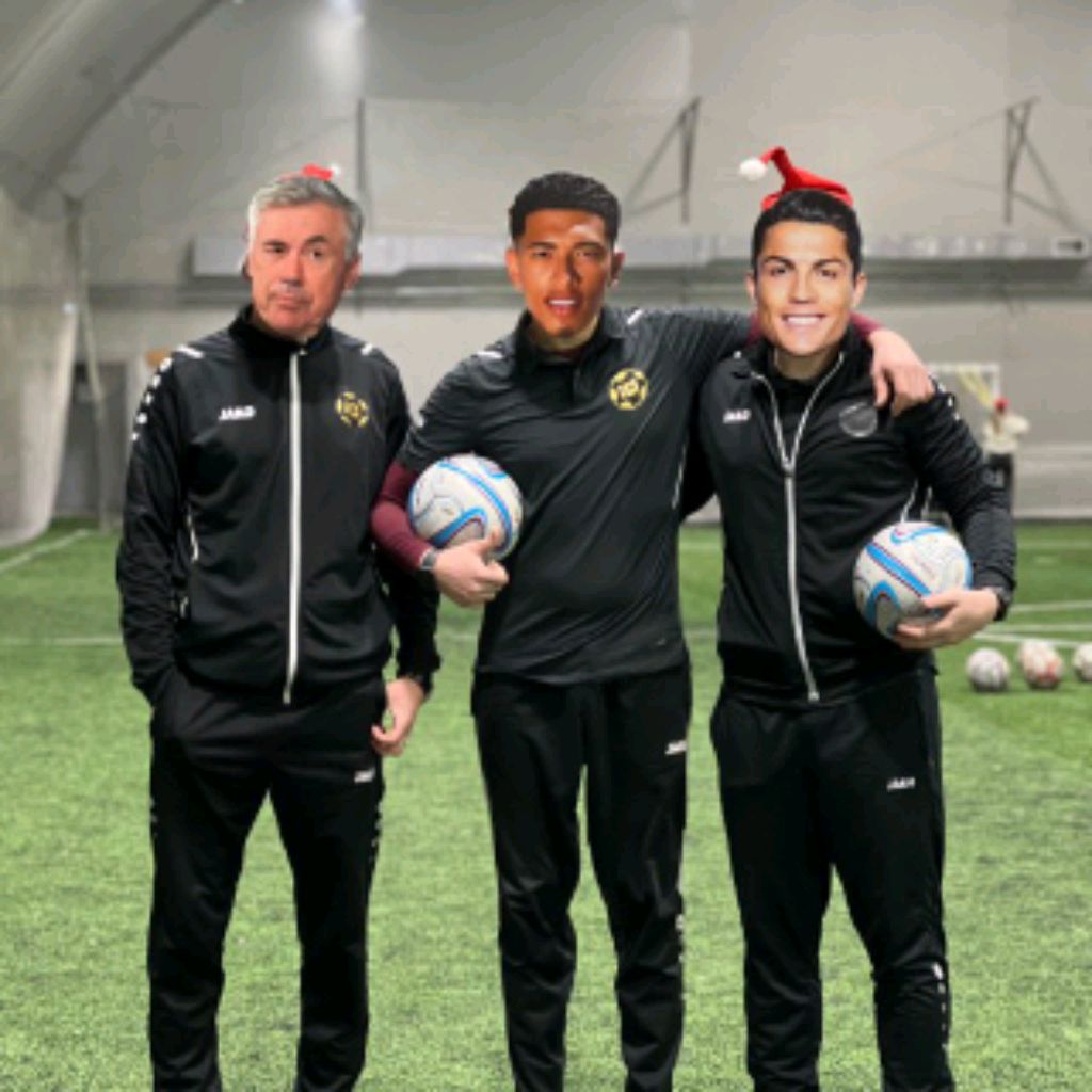 Иконка канала Пас На Третьего. Школа IQ Футбол.