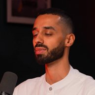 Иконка канала В моменте c Анаром Дримс.