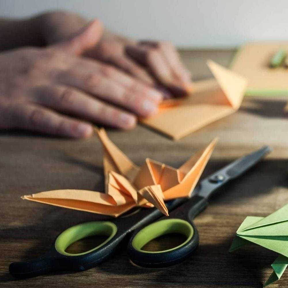 Пеликан из бумаги оригами. Включи канал оригами. Журавлик машущий крыльями оригами. Оригами зайчик в подготовительной группе. Привет оригами канал видео.