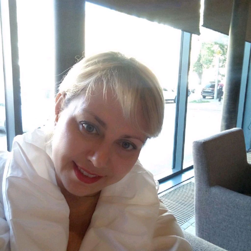 Обычная женщина. Фотопортрет на природе. Женщина иногородняя. Обычная девушка. Красивые девушки на природе.