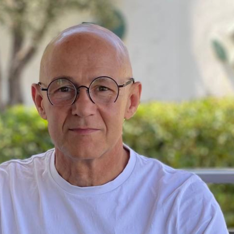 Иконка канала АЛЕКСЕЙ БРЮХОВЕЦКИЙ ЙОГА ДЛЯ ЖИЗНИ