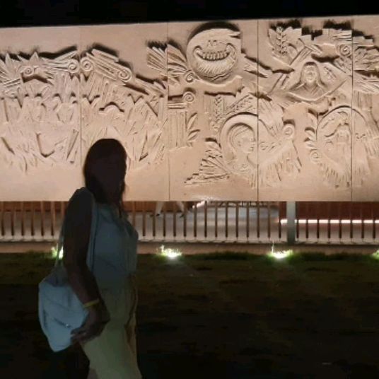 Иконка канала ТароMix с Надеждой