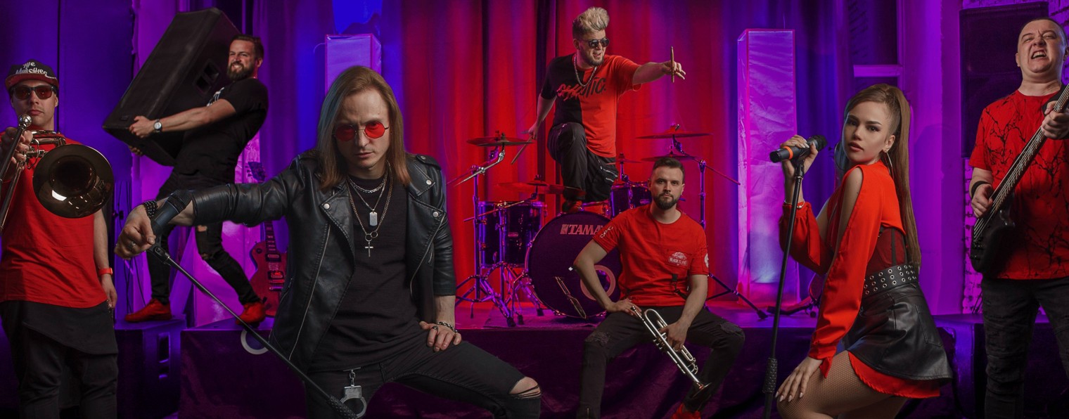 Bandиты. надпись dangerous. кавер группа фотосессия. Bandиты. Bandиты.