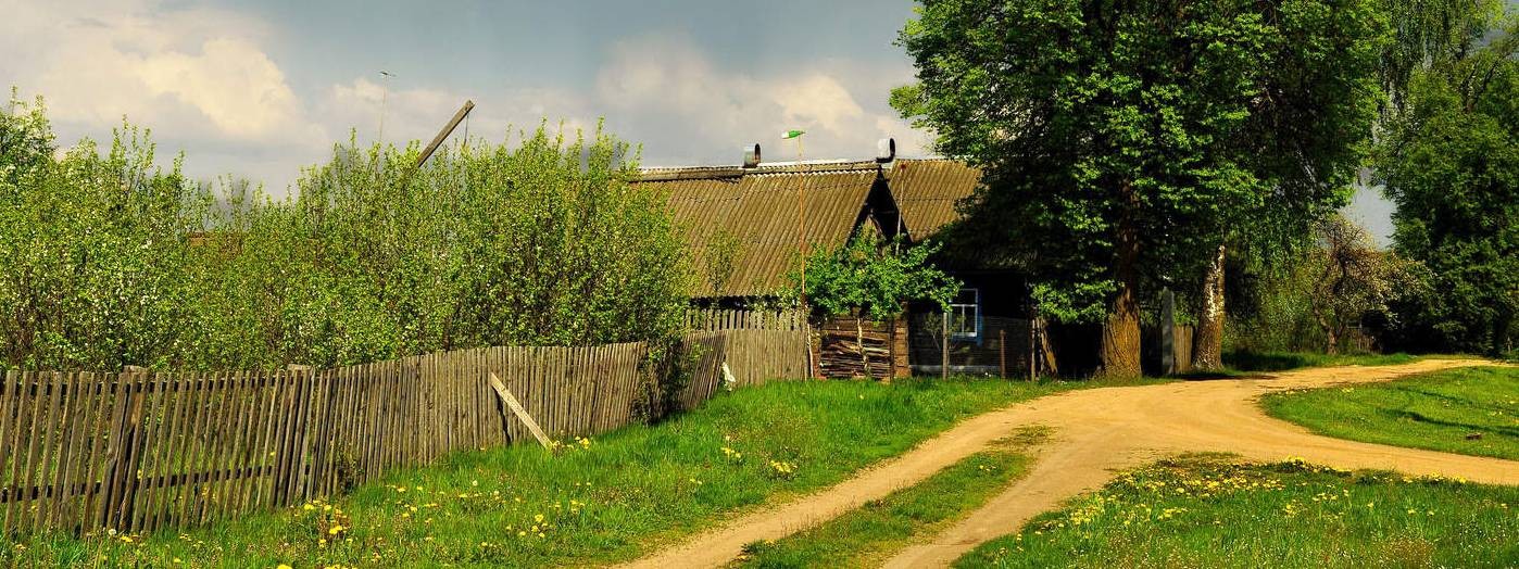 Дер 5. Деревня. Сельская местность. Фон деревня. Весна в деревне.