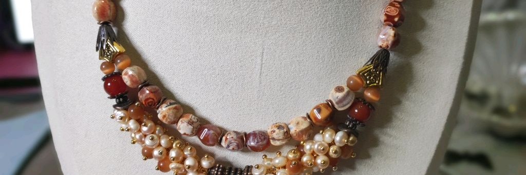 Украшения из натуральных камней и бисера