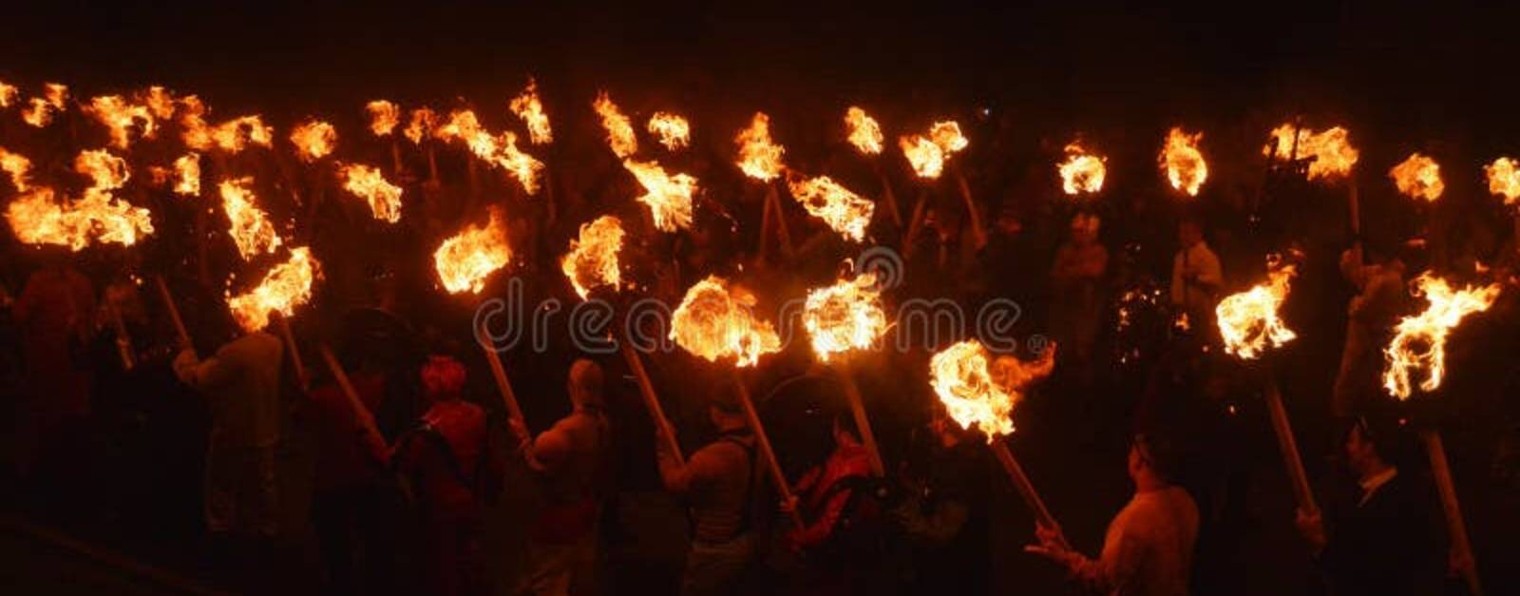 "Факелоносцы' хвала через творчество