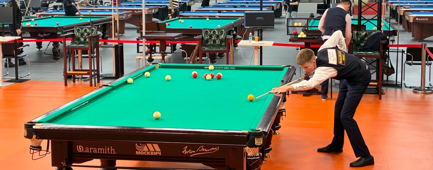 billiards_in_use
