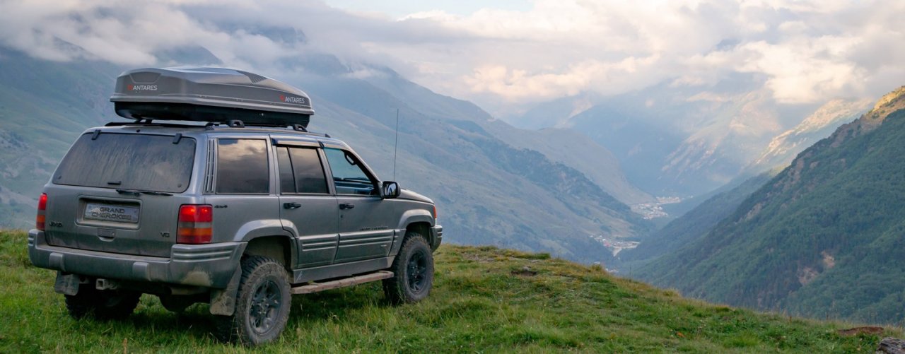 Турист на Джипе