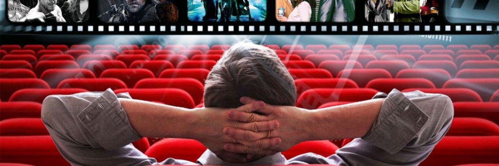 человек раздраженно закрывает рекламные баннеры на сайте с фильмами