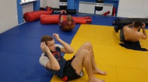 Заминка чемпионов под суровым присмотром МСМК по пауэрлифтингу. Мини тренировка с Николаем Латышевы