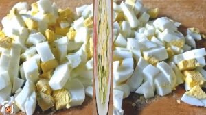 Салат с пекинской капустой, курицей и кукурузой