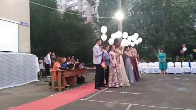 Выпускники поют для классного руководителя смотреть онлайн