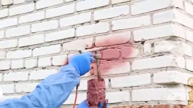 Наносим мраморную штукатурку "Эгида" на кирпичную кладку.