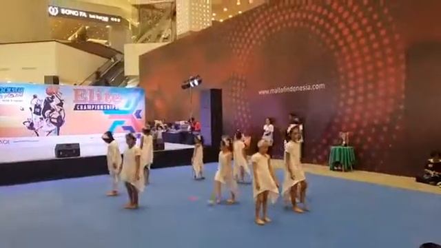 Saturdance team Kids Contemporary Dancer смотреть онлайн