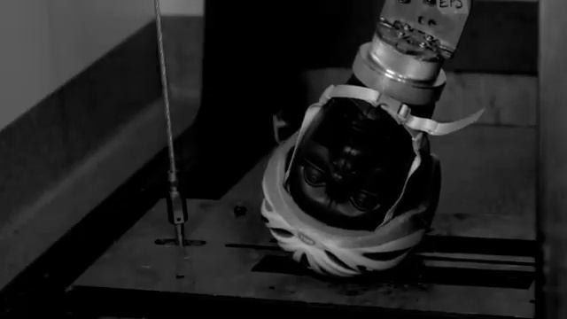 Надувная подушка безопасности для велосипедистов от шведской компании Hövding смотреть онлайн