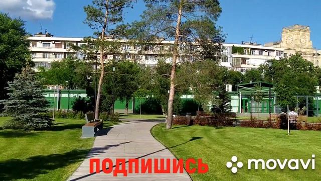 Александровский сад и собор Александра Невского в Волгограде.