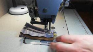 Машинка с шагающей лапкой с двойным продвижением материала.