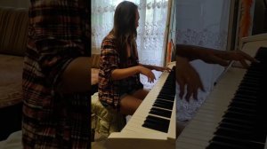 маленькая страна - Королева Наташа ( ковер на пианино)