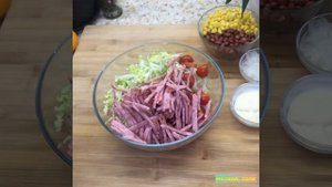 Салат с пекинской капустой, ветчиной и фасолью ??