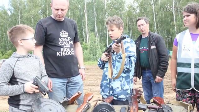 Старое оружие в виде ММГ и современные школьники смотреть онлайн