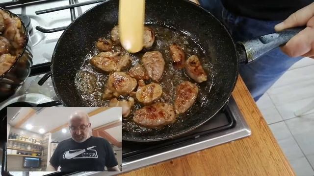 "Голяшка тающая во рту" по-деревенски, с солеными грибами, маринованными огурцами и овощами. смотреть онлайн