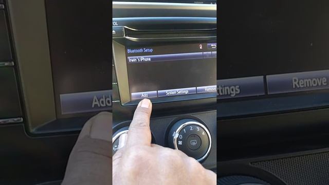 2018 Toyota RAV4 LE ajustar el reloj y Bluetooth. смотреть онлайн