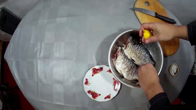 Как пожарить карасей без костей в манке с хрустящей корочкой
