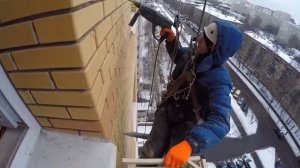 Утепление пустотелых стен с альпинистом