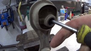 Что с нижней подушкой двигателя спустя 80,000. Веста