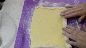 Рулет из 4 ингредиентов! Вкуснейший  слоеный рулет с кокосовой стружкой. #рулет#выпечка