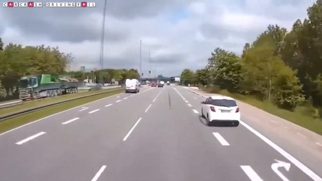 Car Crash Compilation 2022 - 25.mp4