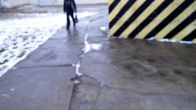 Щи кислые и гречка с мясом на обед в столовой.