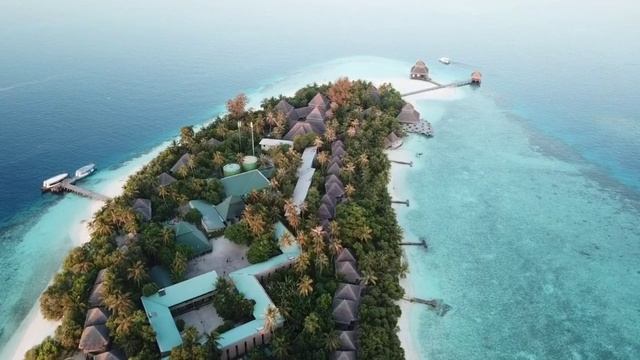 Мальдивы. Прекрасный остров и отель Adaaran Club Rannalhi. Maldives. Beautiful island and hotel.