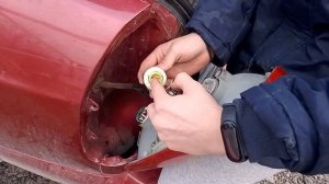 Замена лампочки на Hyundai Accent в заднем фонаре