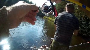 Сплав по лесной речке со спиннингом, жара +30