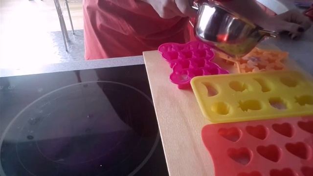 Gummy bears. Желатиновые конфеты смотреть онлайн