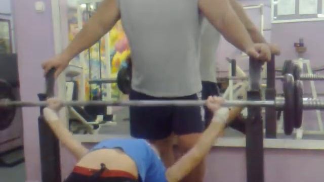 Марьяна Наумова жим лежа 50 кг. на 12 раз, 27.12.2010 смотреть онлайн