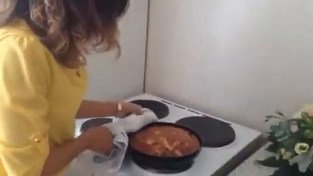 Света готовила шарлотку смотреть онлайн