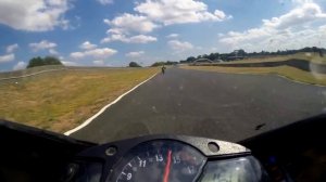Honda CBR 600 RR VS YAMAHA R6