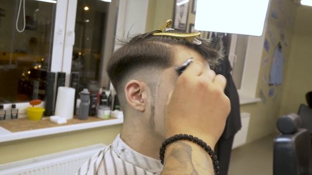 Стрижка crew cut без пробора