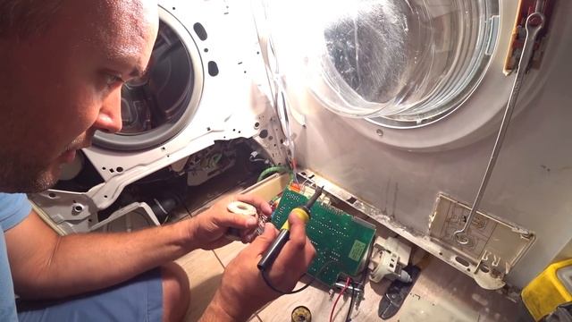 Miele не сливает воду,не заканчивает стирку, ремонт платы. смотреть онлайн