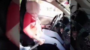 Как ездят девушки.