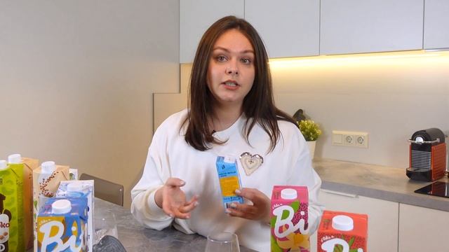 РАСТИТЕЛЬНОЕ МОЛОКО: какое лучше? Овсяное, миндальное или кокосовое? Обзор Nemoloko, Alpro и Bite.