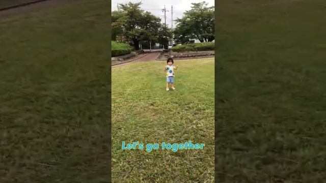 #Shorts 仲良し親子　公園で遊ぶ２歳のハルKとパパ。Park date. A 2-year-old child and dad playing in the park.